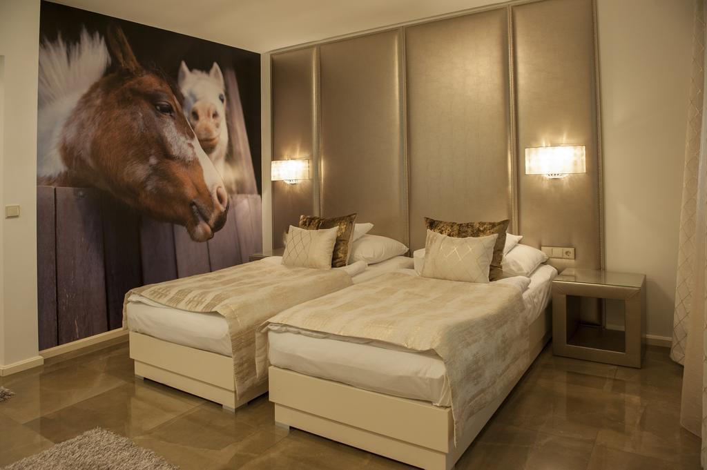 Varga Tanya Hotel Kerekegyháza Zewnętrze zdjęcie